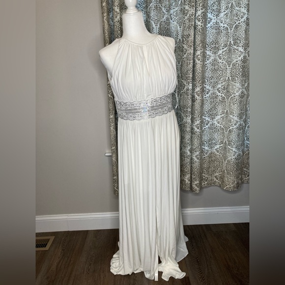 Long R&M Richards evening white gown with sequins - Picture 1 of 6